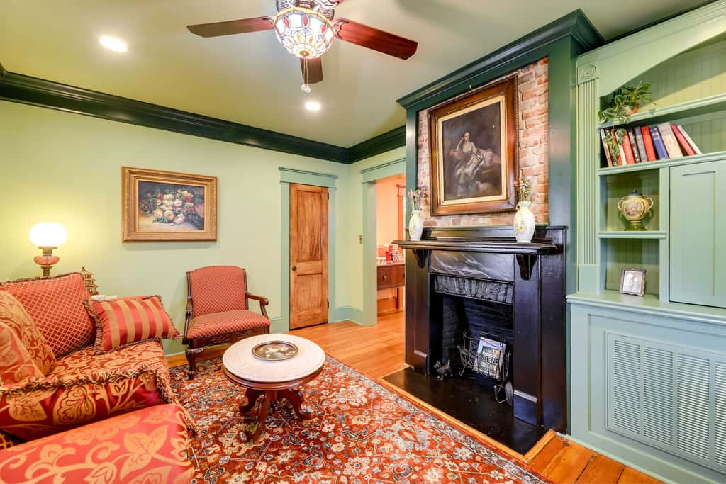 Twin Victorian Apts in Downtown New Bern