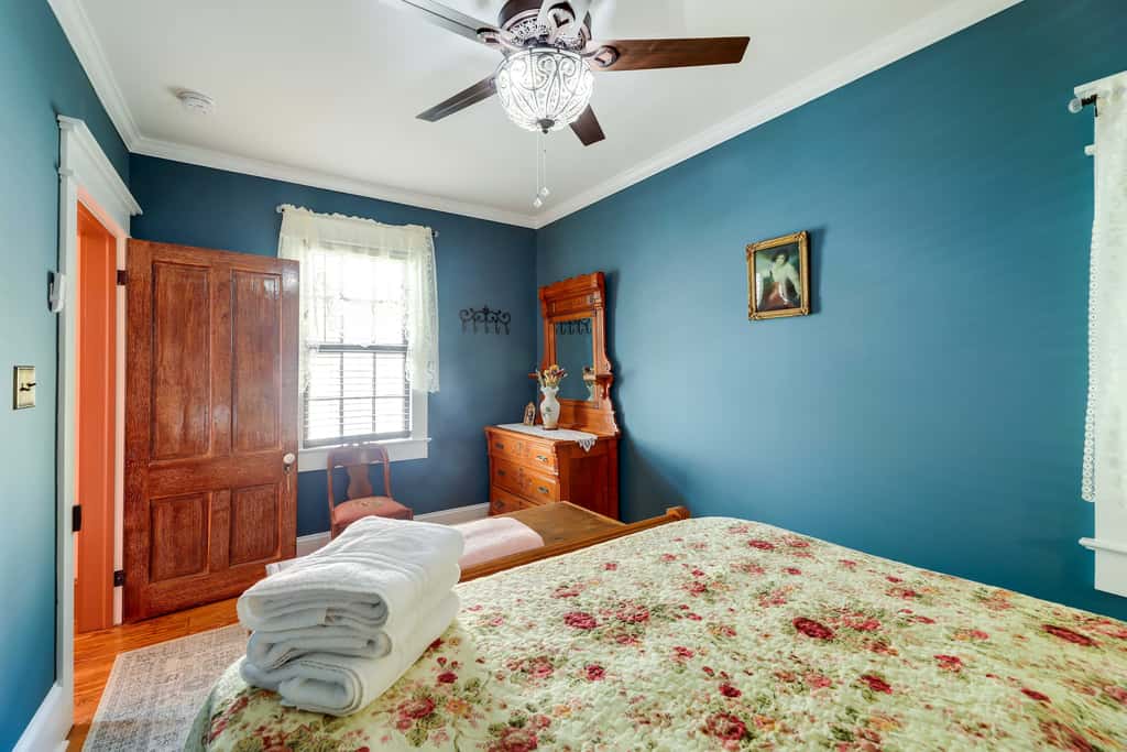 Twin Victorian Apts in Downtown New Bern