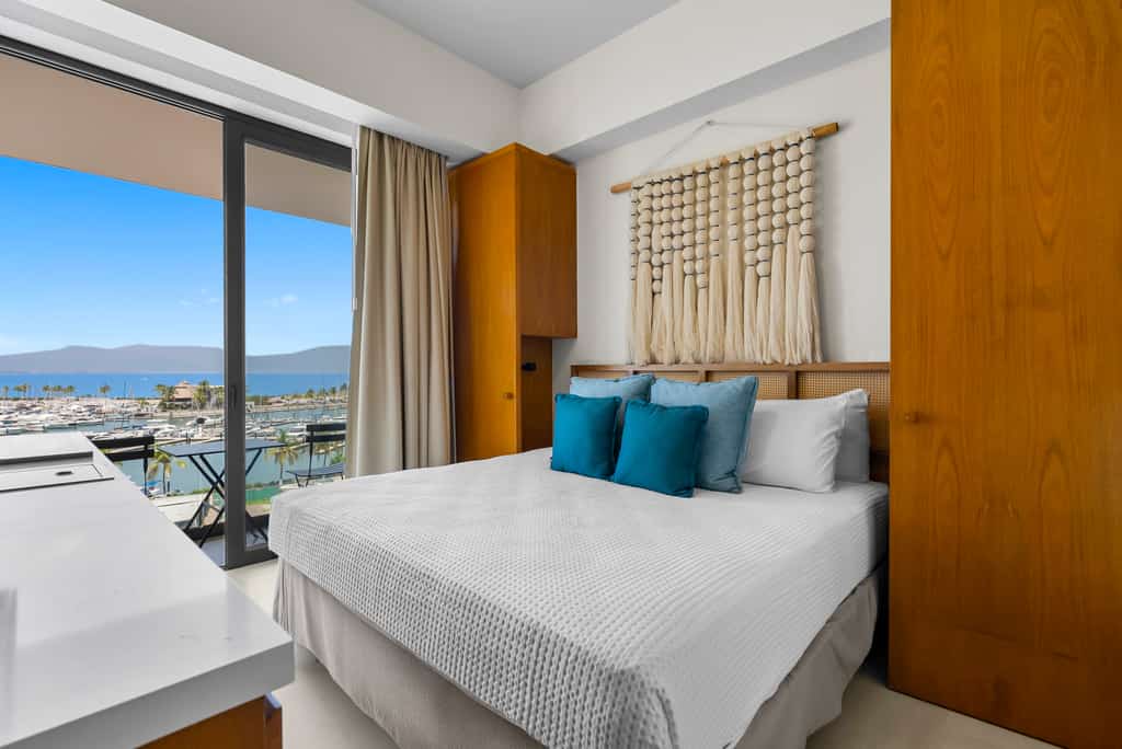 2BR/2BA Alik A12 in La Cruz with pool, gym, AC, WiFi, and balcony.