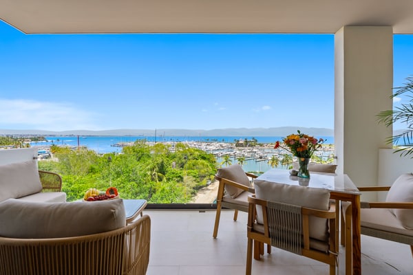 Marina View Condo with Rooftop Pool & Beach Club Access – Sleeps 8