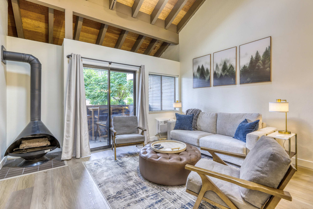 Modern Tahoe Retreat - Your Place to Unwind