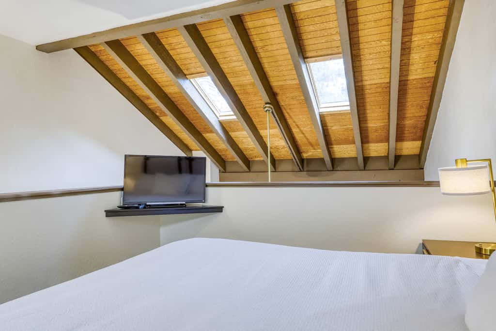Modern Tahoe Retreat - Your Place to Unwind
