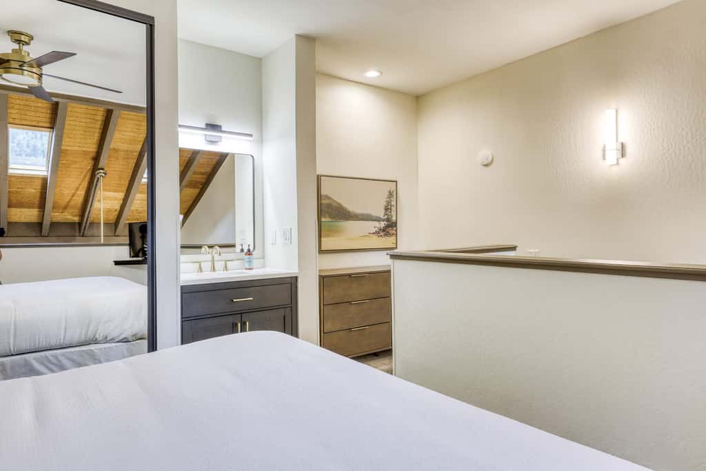 Modern Tahoe Retreat - Your Place to Unwind