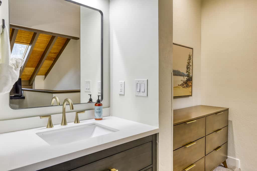 Modern Tahoe Retreat - Your Place to Unwind
