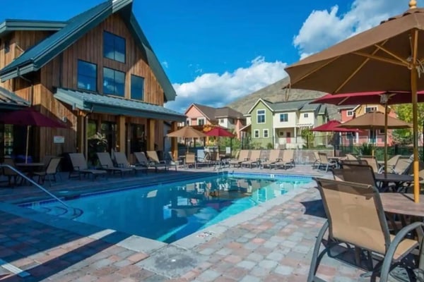 Sweetwater Retreat - Pet Friendly + Pool/Hot Tub