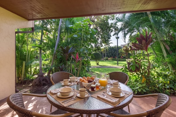 First-floor condo w/ garden view lanai, pool, hot tub, tennis courts and close to the ocean!