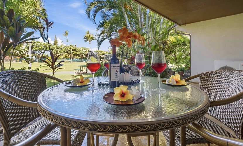 First-floor condo w/ garden view lanai, pool, hot tub, tennis courts and close to the ocean!
