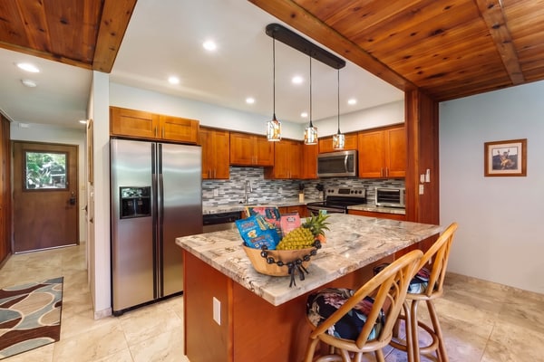 First-floor condo w/ garden view lanai, pool, hot tub, tennis courts and close to the ocean!