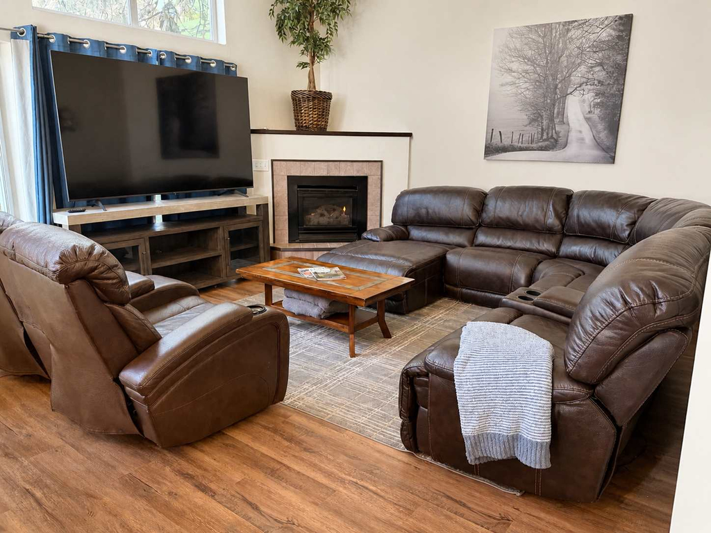 Spacious Midtown Townhome | Near Downtown & Lake