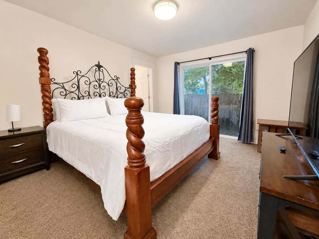 Spacious Midtown Townhome | Near Downtown & Lake