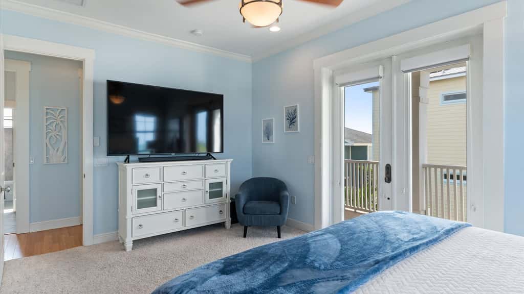 Beachview balconies with pool, steps from the beach