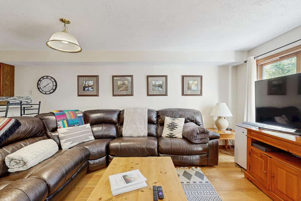 Cozy Newry Condo Near Sunday River | Sleeps 8 | Fireplace