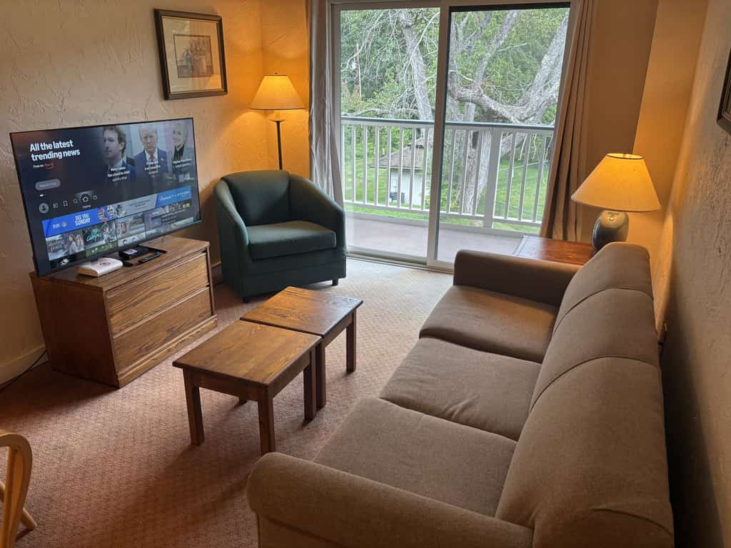 Four Season Condo: seasonal pool, ski, hike & golf