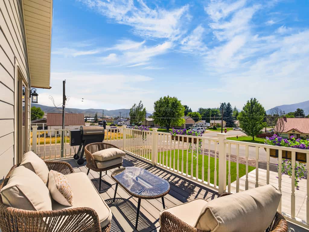 Swanky Mid Century Gem, 2BR/1BA, Deck, Fireplace