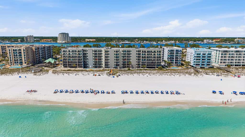 Gulf Front Condo w Pool, Tennis Courts & more!