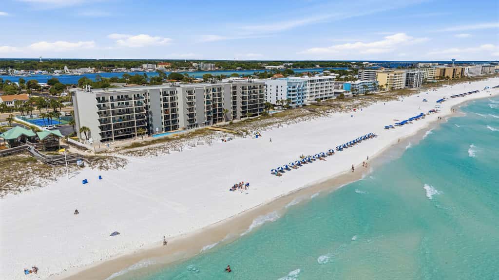 Gulf Front Condo w Pool, Tennis Courts & more!