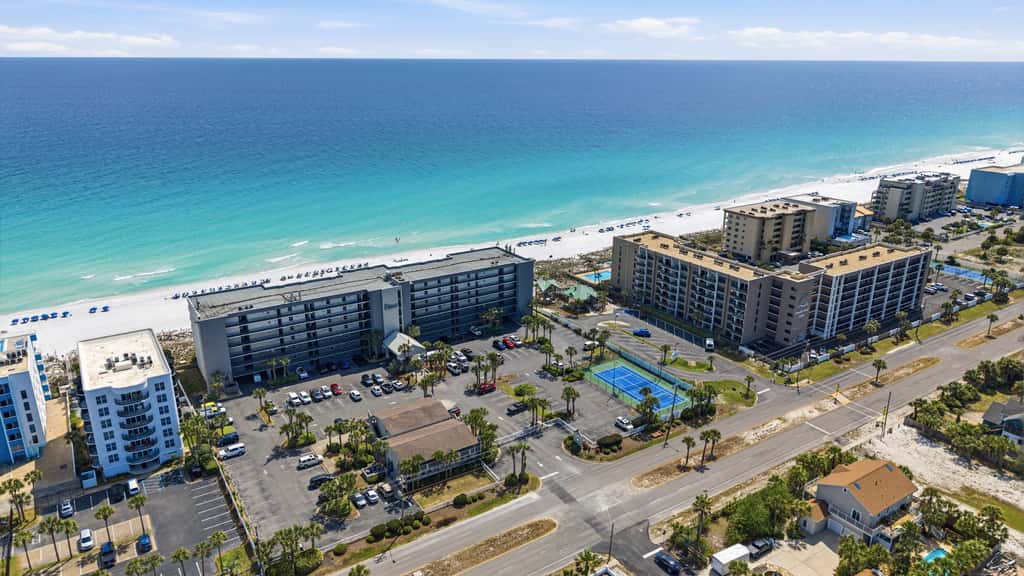 Gulf Front Condo w Pool, Tennis Courts & more!