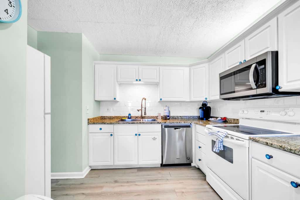 Gulf Front Condo w Pool, Tennis Courts & more!
