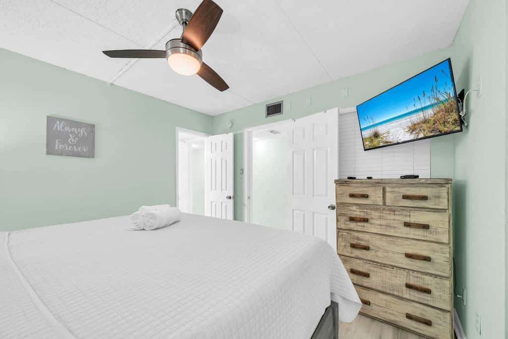 Gulf Front Condo w Pool, Tennis Courts & more!