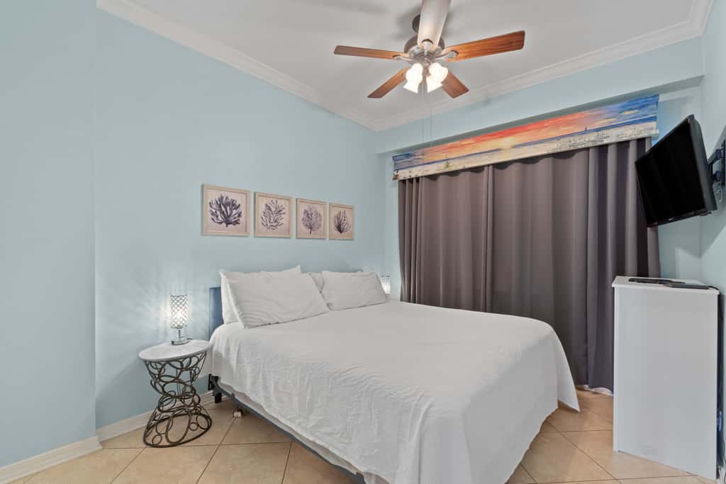Gulf-Front Condo with Pool, Hot Tub & Sauna 