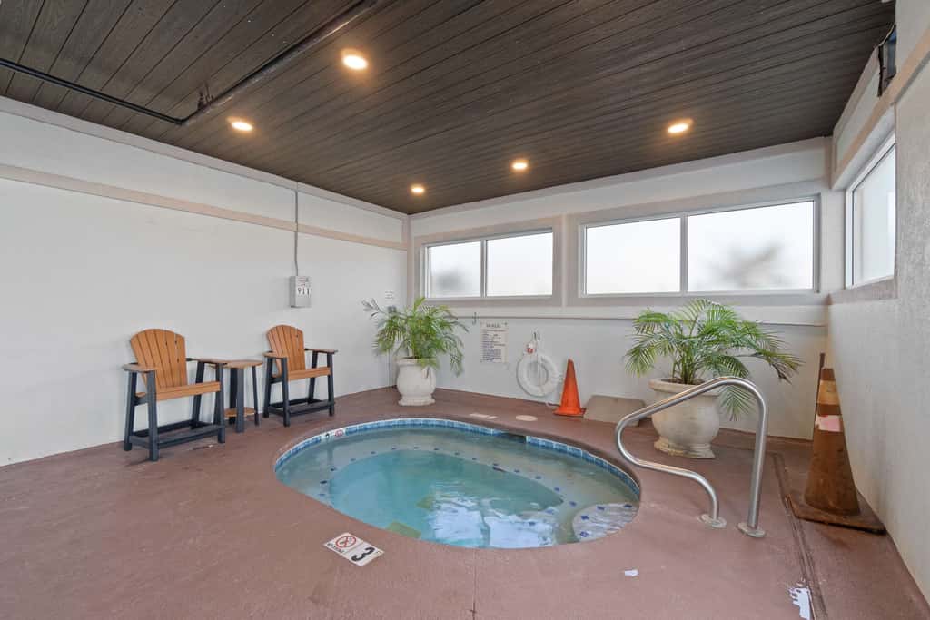 Gulf-Front Condo with Pool, Hot Tub & Sauna 