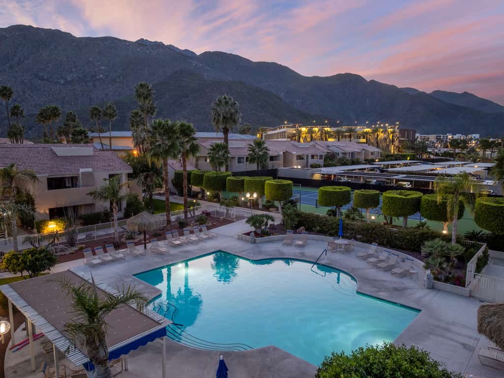 Casa del Segundo | MCM 1BR | 2 Pools & Tennis | Palm Springs