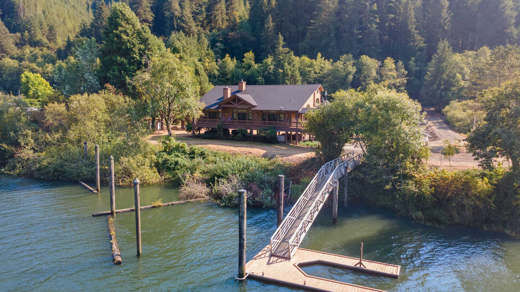 Waterview w Dock and Fishing, Wrap around deck