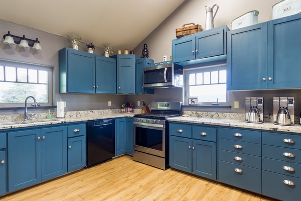 The Bear Den Cubby-6Br-7Ba-Hot tub-Sleeps12-BBQ-Firepit-Mountain Views-20m 2 YNP