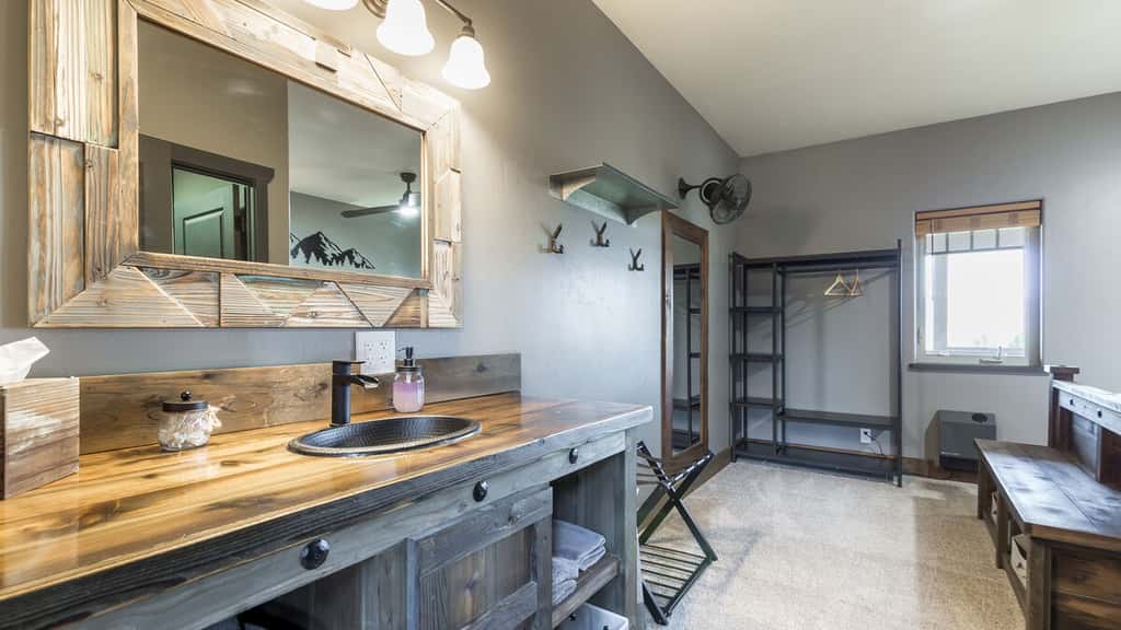 The Bear Den Cubby