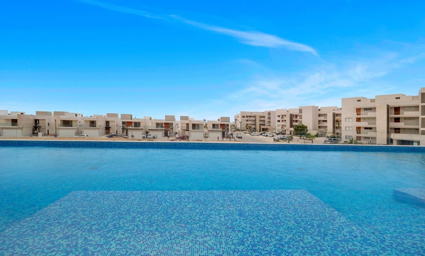 Enjoy a relaxing stay in this beautiful condo with top-tier amenities:
• 3 spacious bedrooms
• Private terrace overlooking the pool and the ocean
• Fully equipped, modern condo
• Laundry center in-home
• Resort-type pools, club house and playroom for children
• Fully equipped gym, tennis, and paddle court
• Fast Wi-Fi , Smart TV & A/C in every room
• 5-minute drive to downtown Cabo
• 1 private parking spaces
• 24/7 gated security