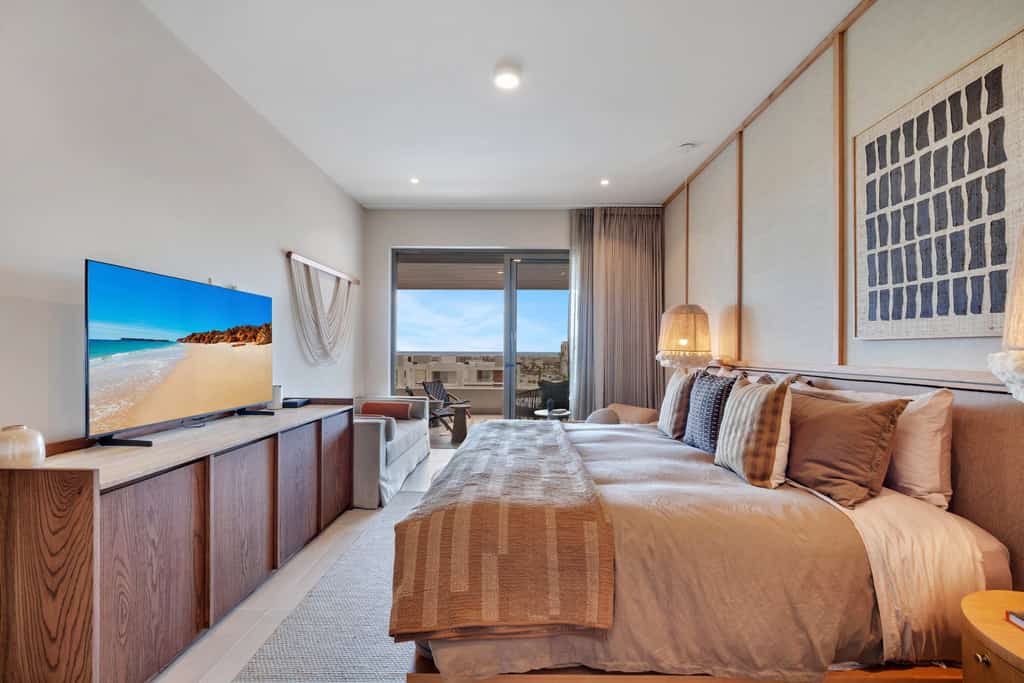 Enjoy a relaxing stay in this beautiful condo with top-tier amenities:
• 3 spacious bedrooms
• Private terrace overlooking the pool and the ocean
• Fully equipped, modern condo
• Laundry center in-home
• Resort-type pools, club house and playroom for children
• Fully equipped gym, tennis, and paddle court
• Fast Wi-Fi , Smart TV & A/C in every room
• 5-minute drive to downtown Cabo
• 1 private parking spaces
• 24/7 gated security