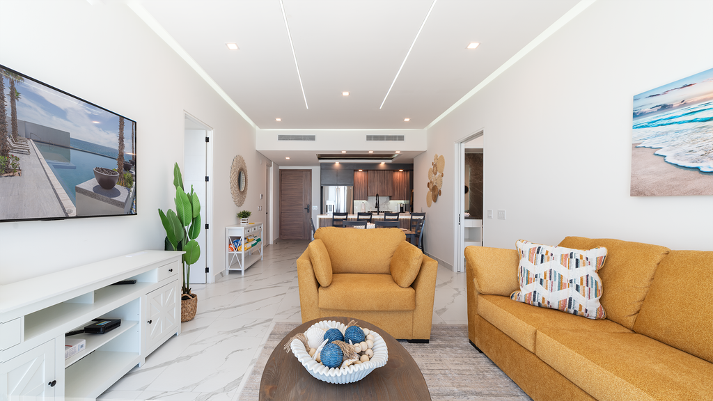 R705 Beachfront 2BR Condo with King Beds and Ocean View Balcony