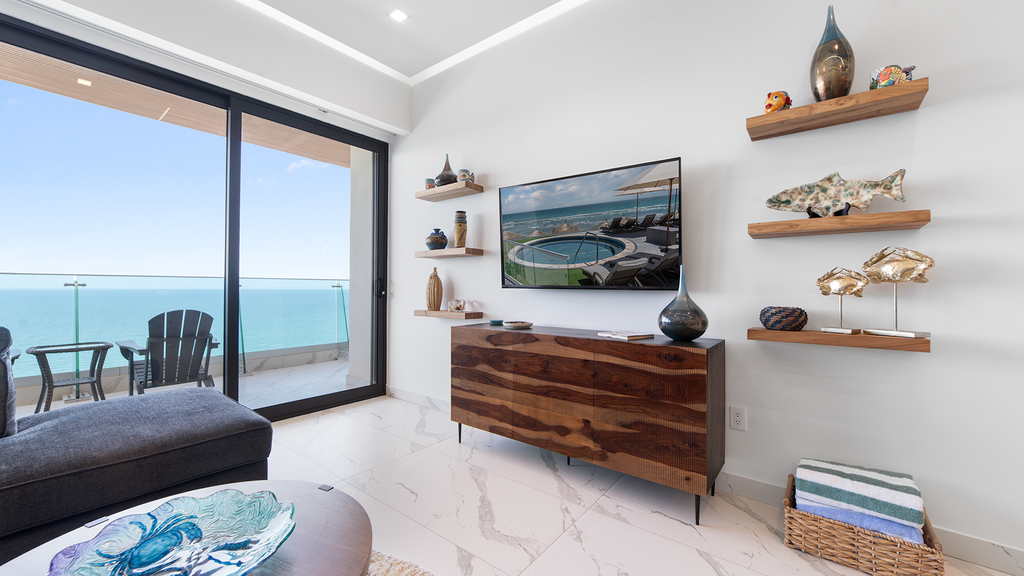 Relaxing 2BR Condo with Stunning Ocean Views