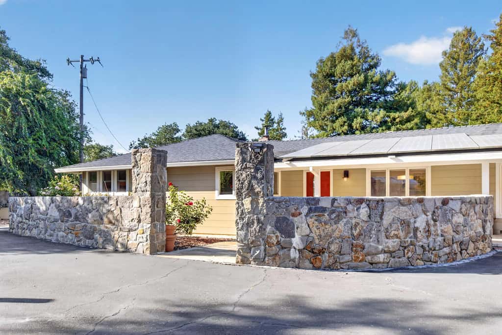 The Gravenstein - Sebastopol Orchard Retreat with Hot Tub