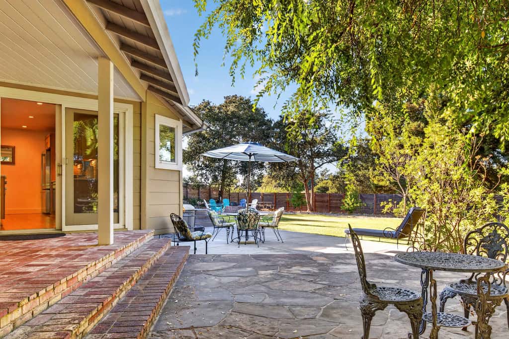 The Gravenstein - Sebastopol Orchard Retreat with Hot Tub
