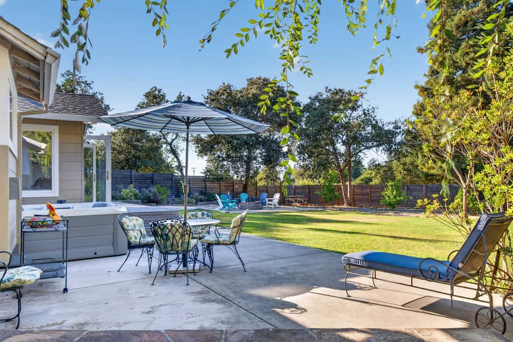 The Gravenstein - Sebastopol Orchard Retreat with Hot Tub