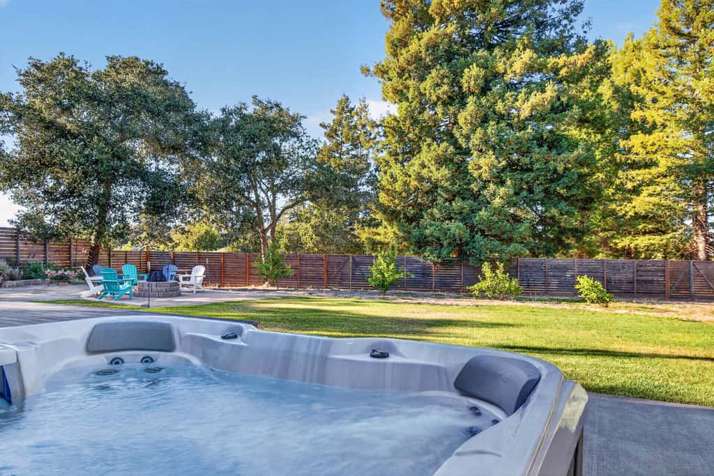 The Gravenstein - Sebastopol Orchard Retreat with Hot Tub