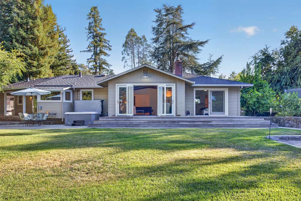 The Gravenstein - Sebastopol Orchard Retreat with Hot Tub