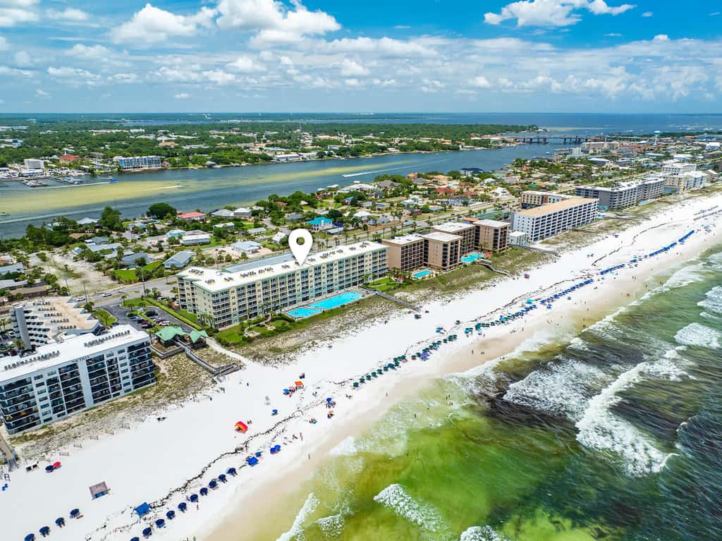 Gulf View Condo with Shared Pool & Beach Access 