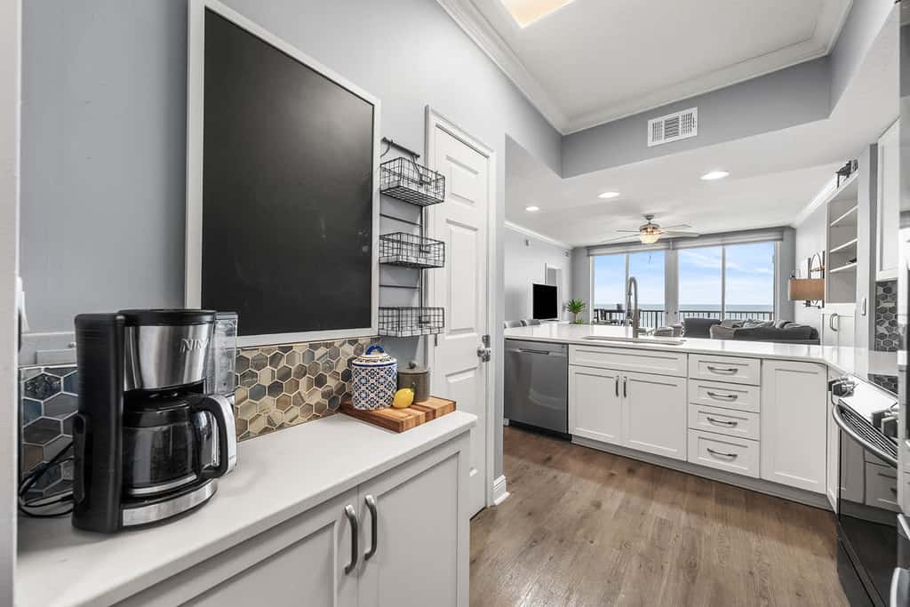 Gulf View Condo with Shared Pool & Beach Access 