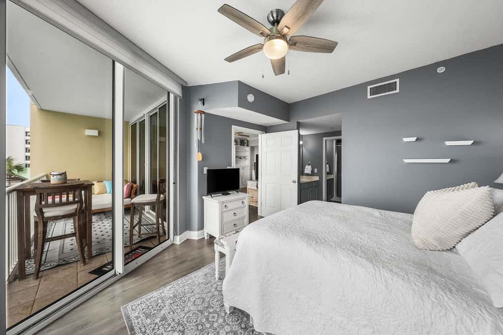 Gulf View Condo with Shared Pool & Beach Access 