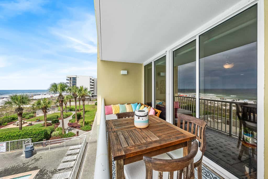 Gulf View Condo with Shared Pool & Beach Access 