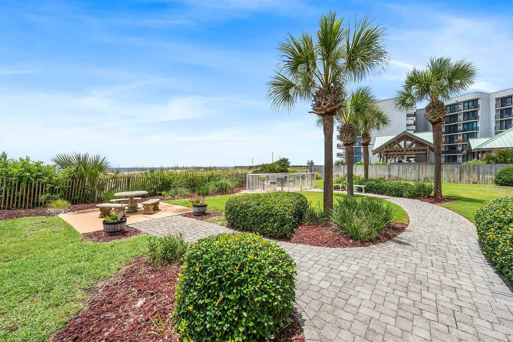 Gulf View Condo with Shared Pool & Beach Access 
