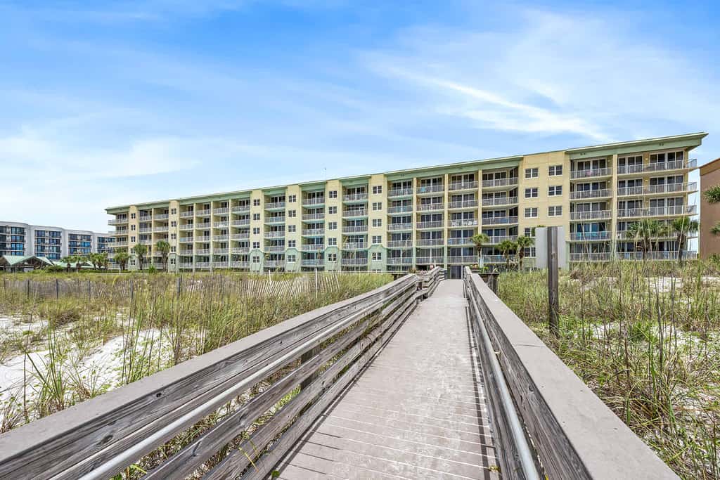 Gulf View Condo with Shared Pool & Beach Access 
