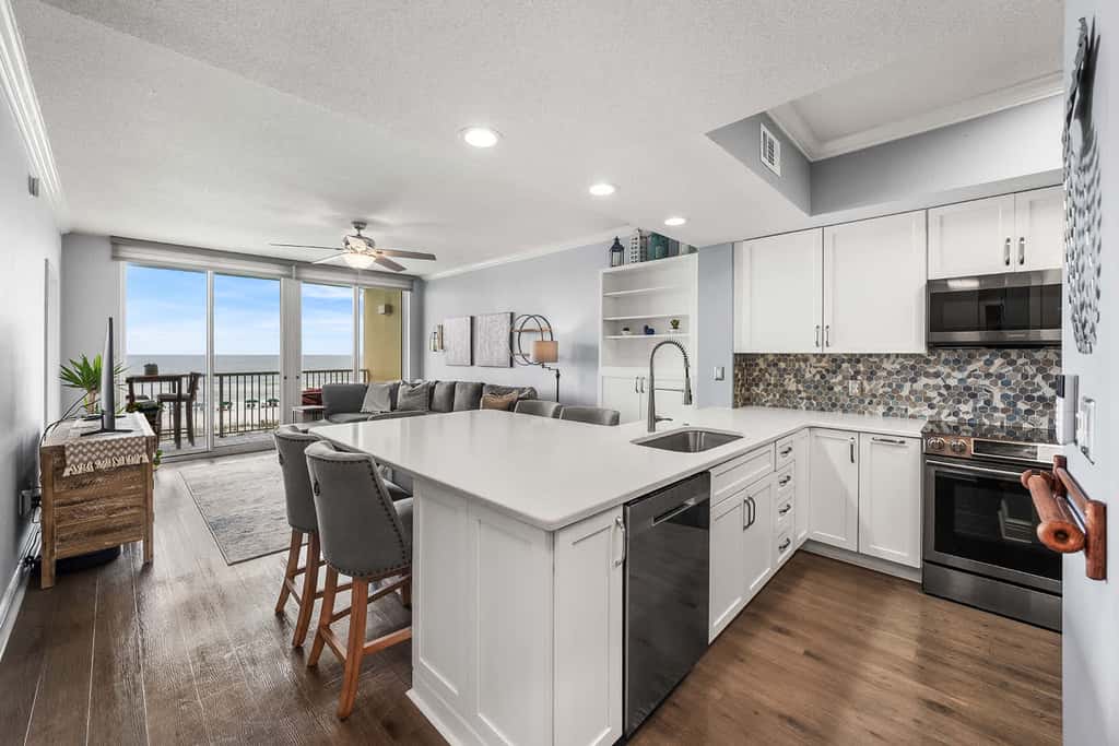 Gulf View Condo with Shared Pool & Beach Access 