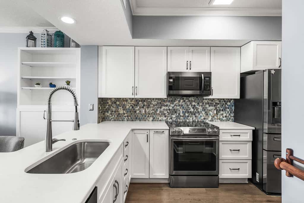 Gulf View Condo with Shared Pool & Beach Access 