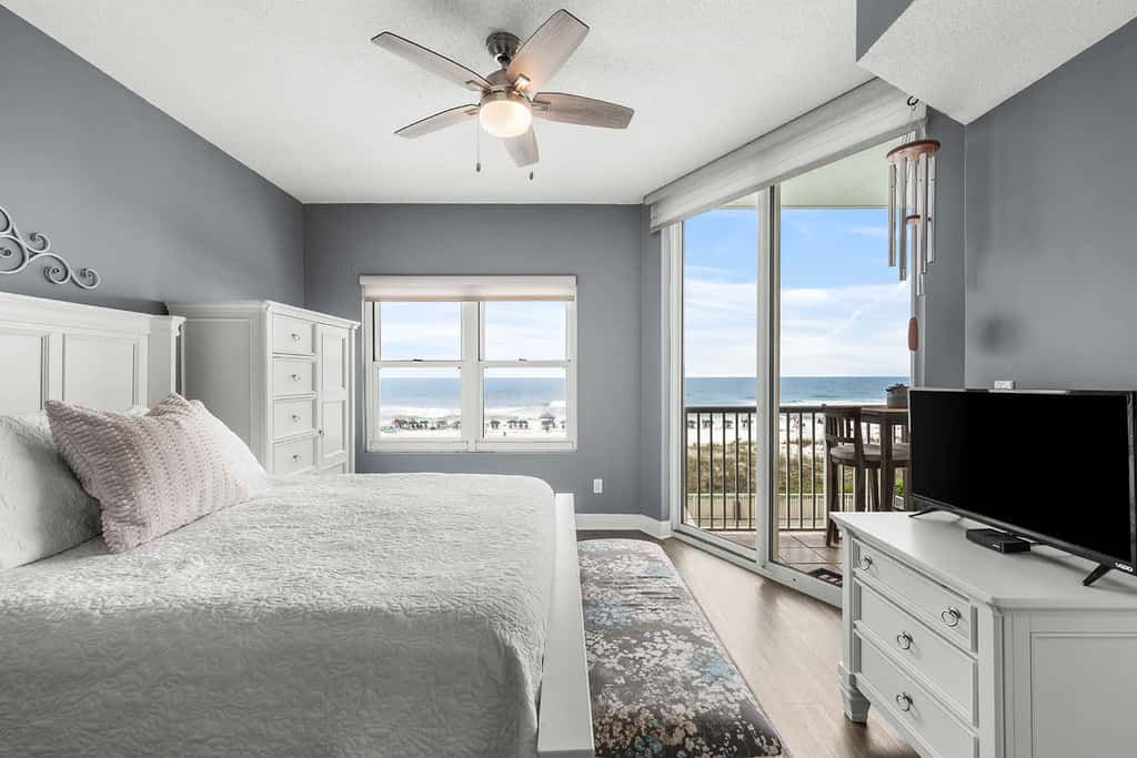 Gulf View Condo with Shared Pool & Beach Access 