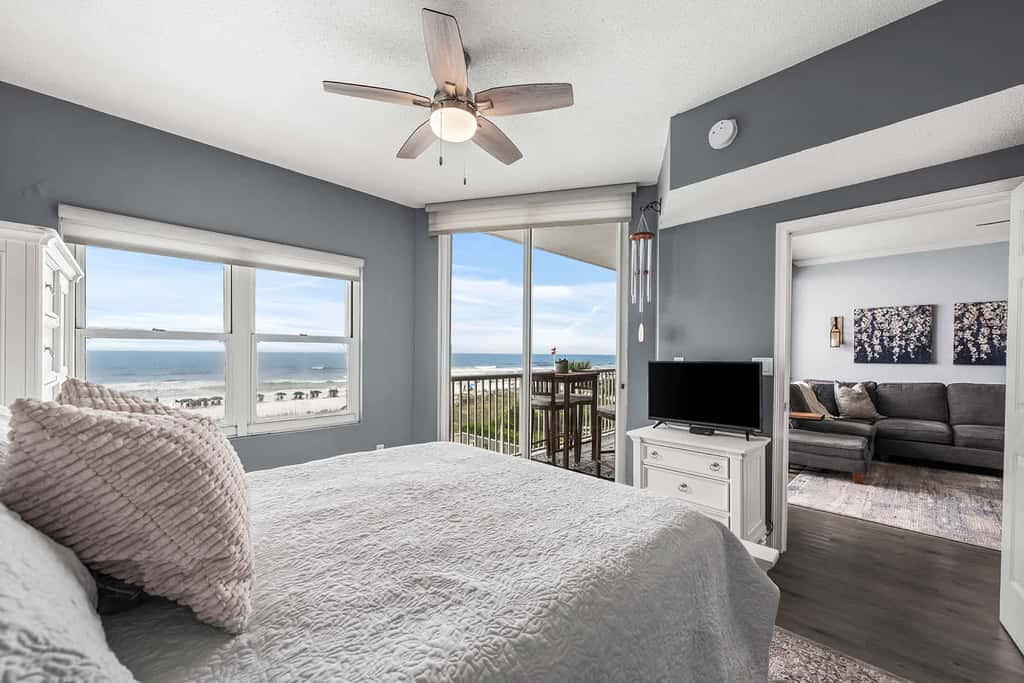 Gulf View Condo with Shared Pool & Beach Access 