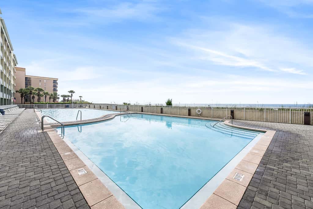 Gulf View Condo with Shared Pool & Beach Access 