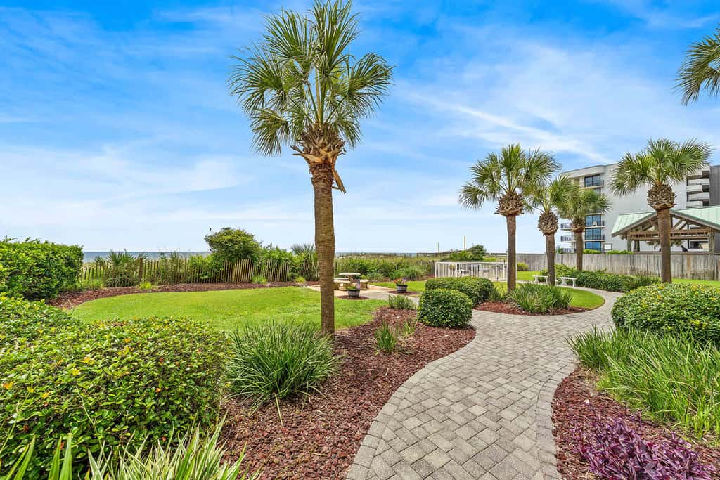 Gulf View Condo with Shared Pool & Beach Access 